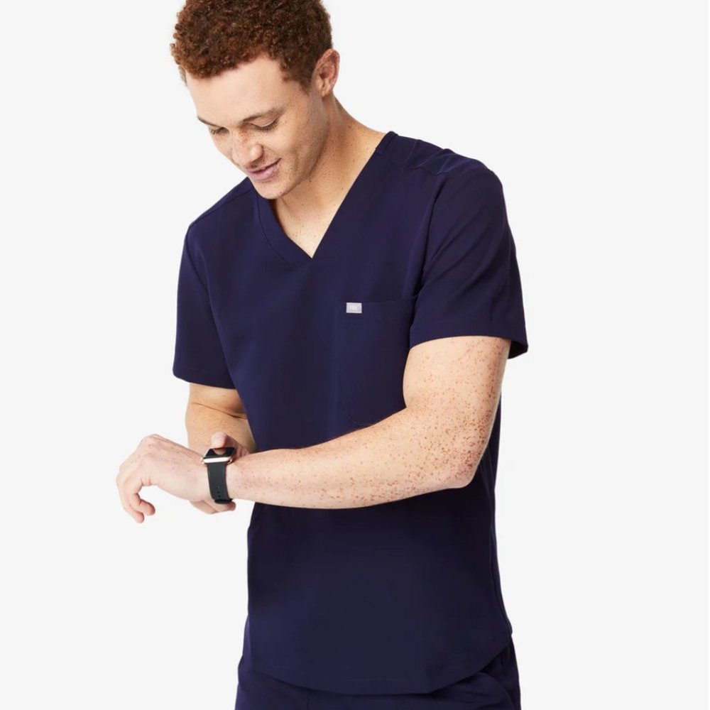 Figs Men's Chisec™ Three-Pocket Scrub Top